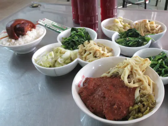 陳明統爌肉飯
