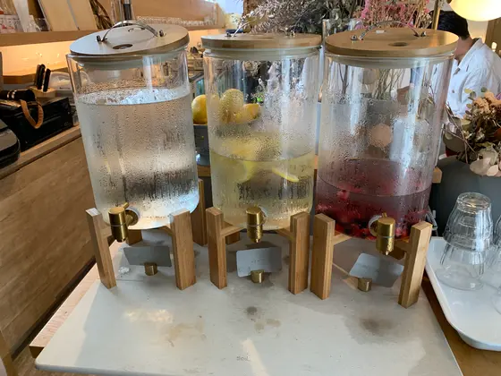 水とデトックスウォーター