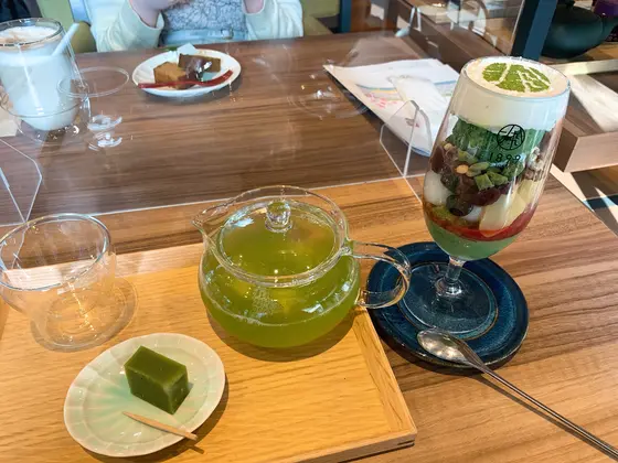 1899お茶パフェ と お茶セットを。