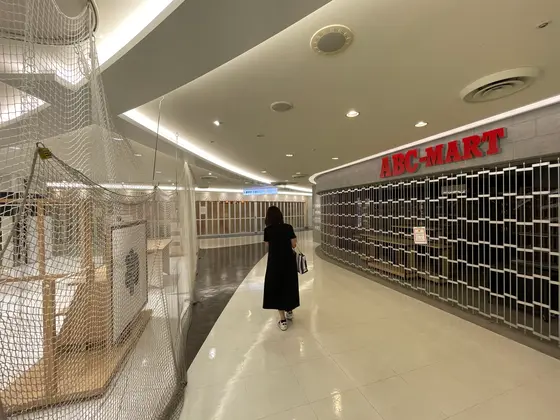 まだまだ再開していない店舗が多い