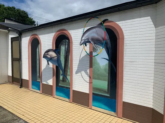 建物の作りを生かしたアート