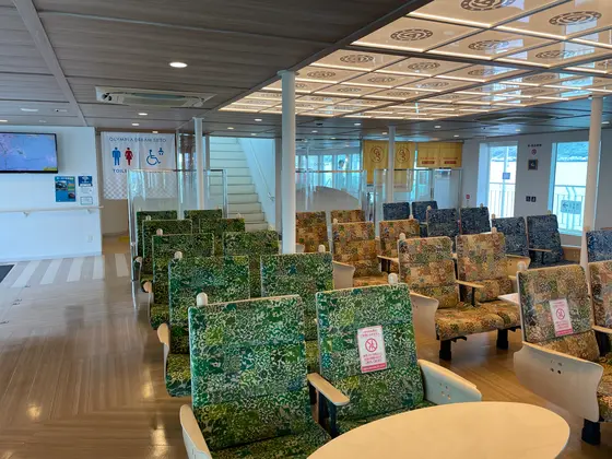 船の中は綺麗で広々✨