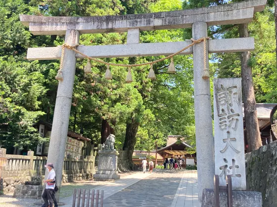 御影石の鳥居