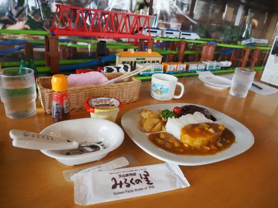 お子様ランチ（ハンバーグカレー）