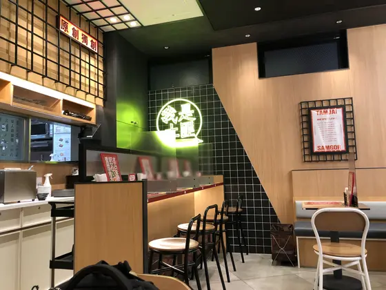 店内は基本少人数向き