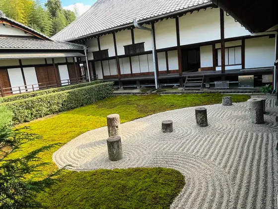 方丈へ  東庭
