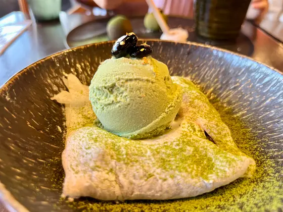 求肥あんこ包み抹茶アイス添え