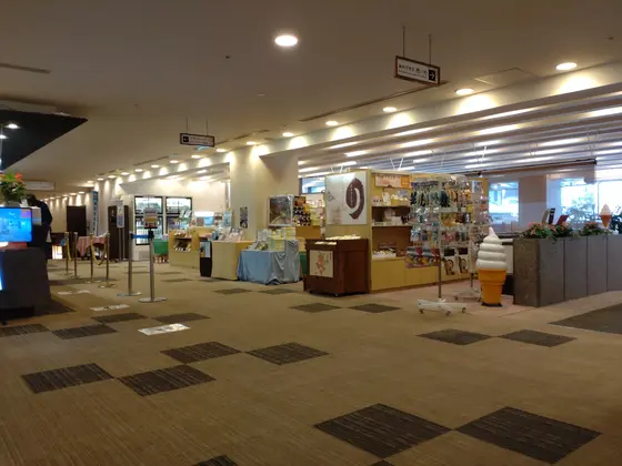 落ち着いた館内