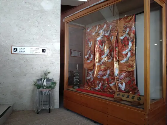 お着物ですねぇ。