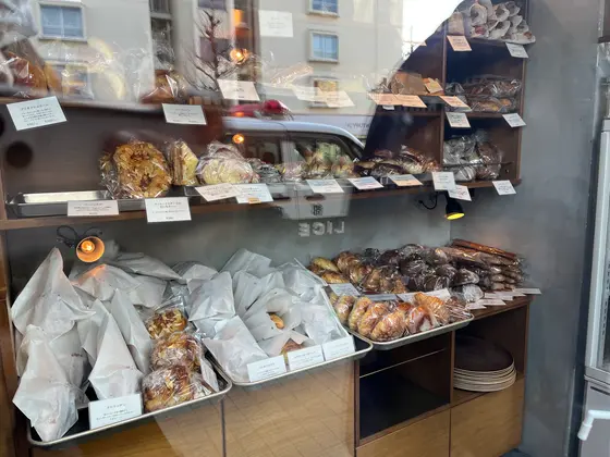 狭い店内