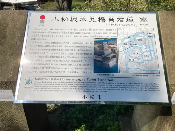 石垣の周りをぐるり一周できますよ
