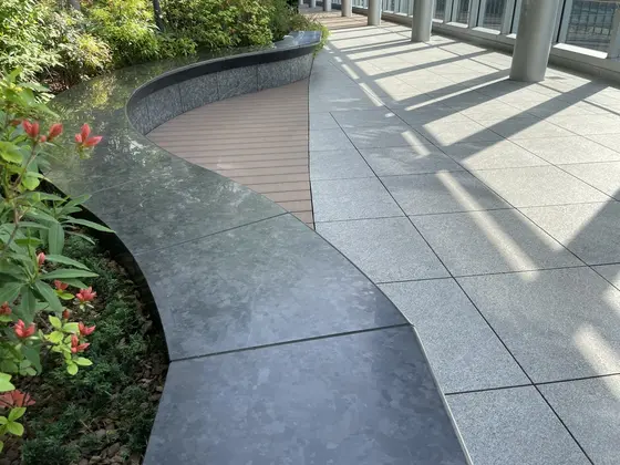 テラスのベンチ