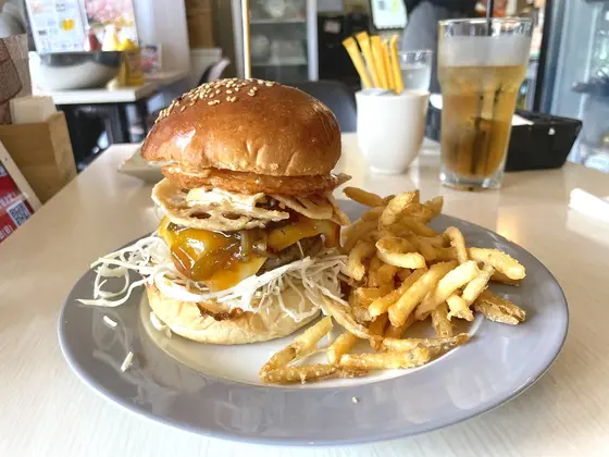 【柚子薫る、ここにしかない照りたまバーガー　ポテト、ドリンク、サラダセット　¥2,085】