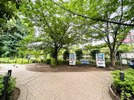 自販機・ゴミ箱あり