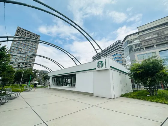 スターバックスが併設されています