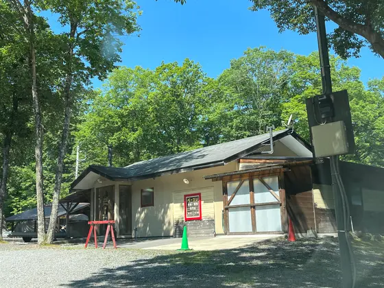 夏だと緑に囲まれたステキなお店になります