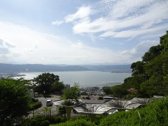 光る諏訪湖