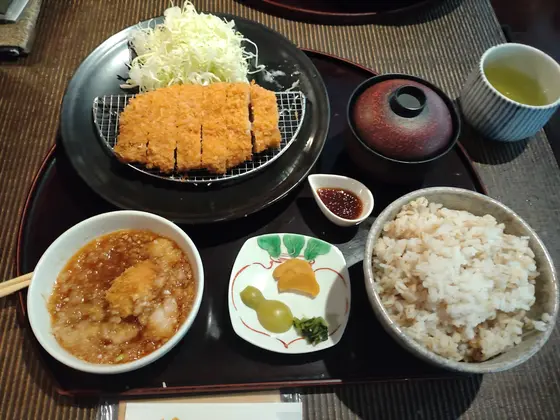 迷った挙句、トンカツ膳
