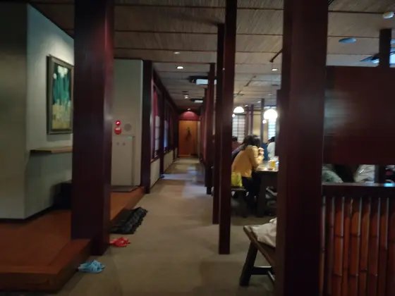 落ち着いた店内