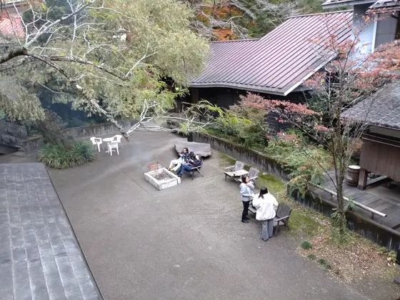 宿泊棟側の中庭