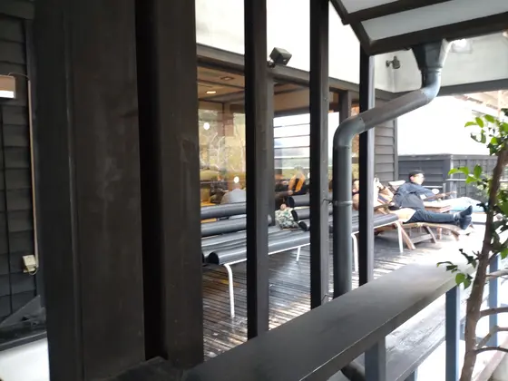 オープンエアーな休憩所