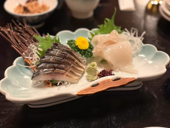 炙りシメサバと八戸産するめいか刺し