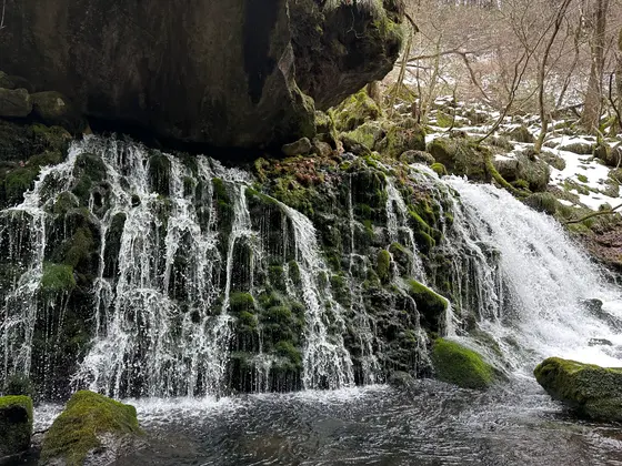 元滝伏流水