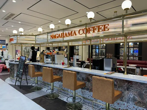 2階にはコーヒーショップもあります