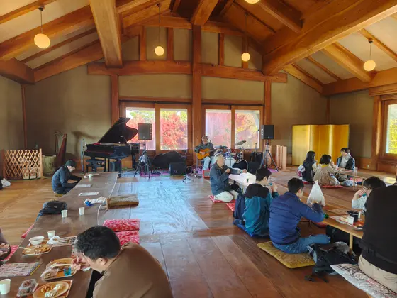 建物2階はコンサート会場