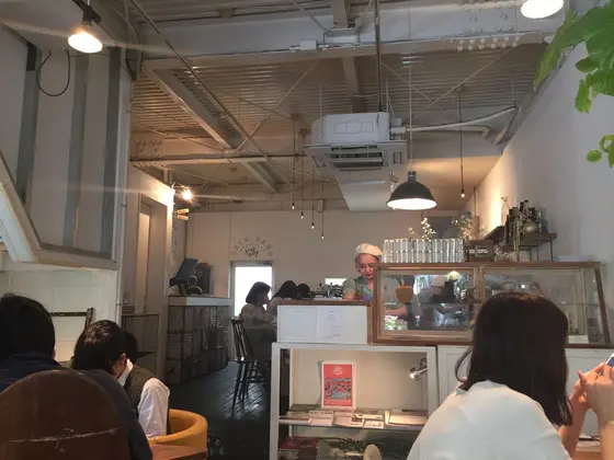 店内の様子＊
