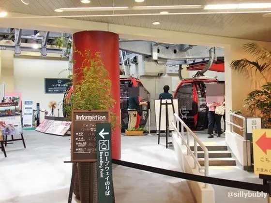 ロープウェイに乗って出発進行！