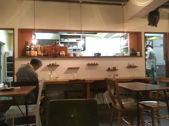忙しさを忘れる店内