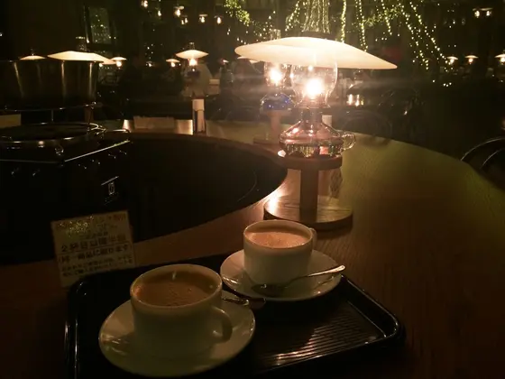 ロイヤルミルクティーを飲みながら