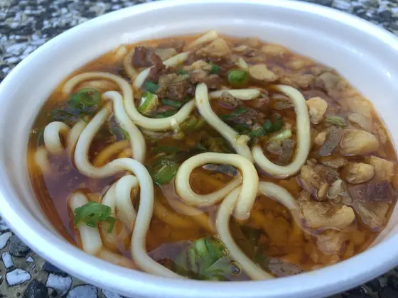 おすすめスタジアムグルメ：牛すじ煮込みうどん