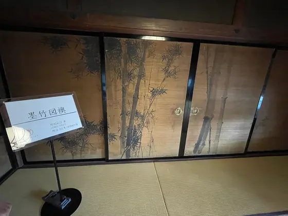 玄関近くの屏風