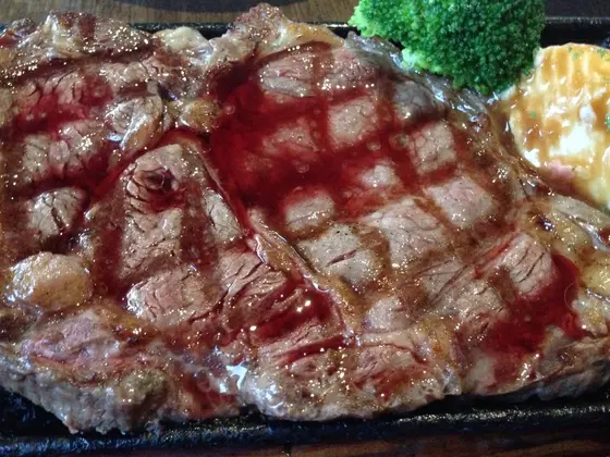 どっかーんと迫力抜群のステーキ🙂