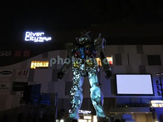 ガンダム立像 WINTER LIGHT UP 14-15 (1)