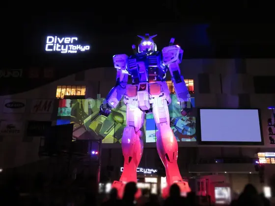 ガンダム立像 WINTER LIGHT UP 14-15 (2)