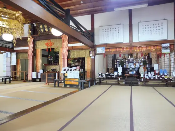 本堂と開運弁財天さま