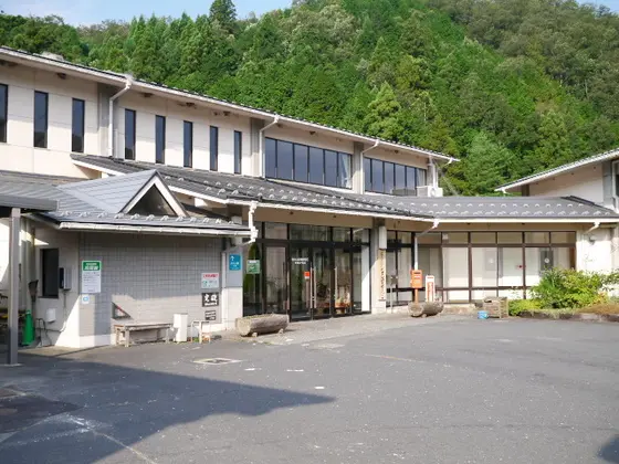シルク温泉の裏口側から