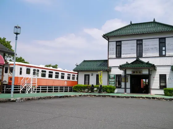 入り口は駅舎です