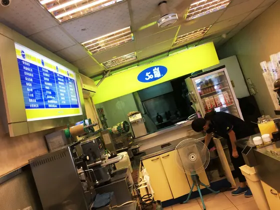 この黄色と青の看板を見たら寄ってみよう！