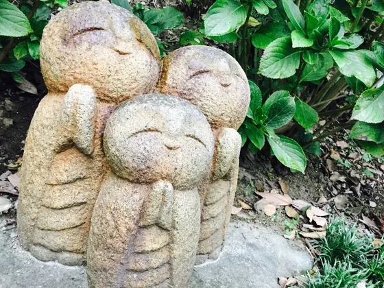 境内には可愛い良縁地蔵が…