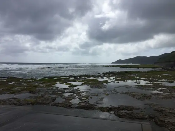 岩がゴツゴツ