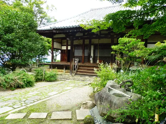 志貴皇子ゆかりのお寺です
