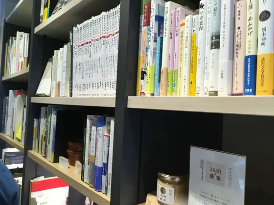 本も売ってるよ