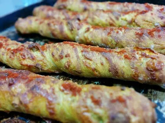 シンボルパン：カレー＆ベーコンチーズの大人のヴェルツェルブロード