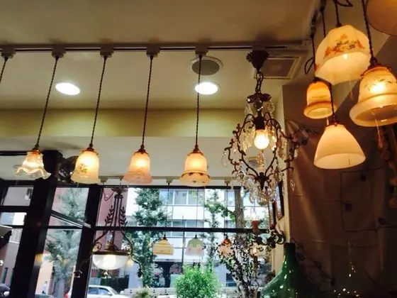 お店に入ると可愛いライト達…