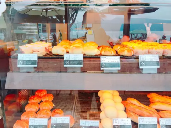 ショーケースに入ったパンたち💞