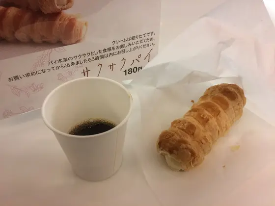 店内で頂けるサクサクパイ。